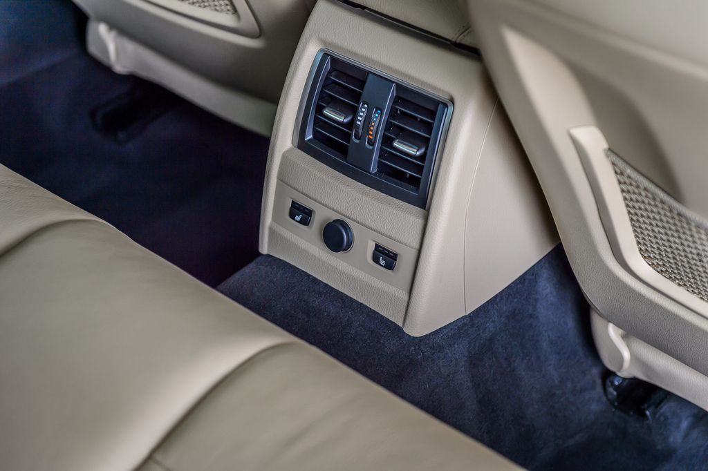 2017 BMW 3 Series 340i xDRIVE SEDAN - NAV - BLUETOOTH - SUPER CLEAN - MUST SEE - 23007539 - 45