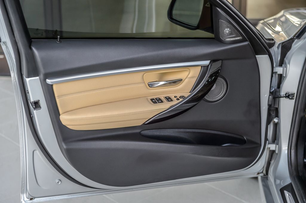 2017 BMW 3 Series 340i xDRIVE SEDAN - NAV - BLUETOOTH - SUPER CLEAN - MUST SEE - 23007539 - 49