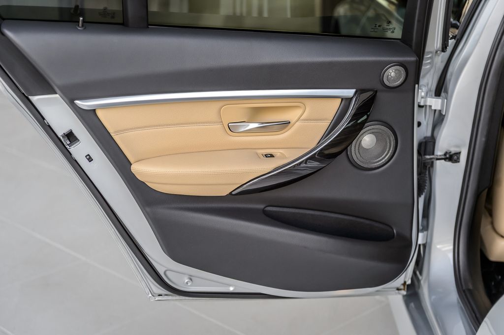 2017 BMW 3 Series 340i xDRIVE SEDAN - NAV - BLUETOOTH - SUPER CLEAN - MUST SEE - 23007539 - 53