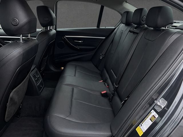 2017 BMW 3 Series AWD, SUNROOF, 18" ALLOY WHEELS, HEATED SEATS, BACKUP CAMERA - 23039696 - 5