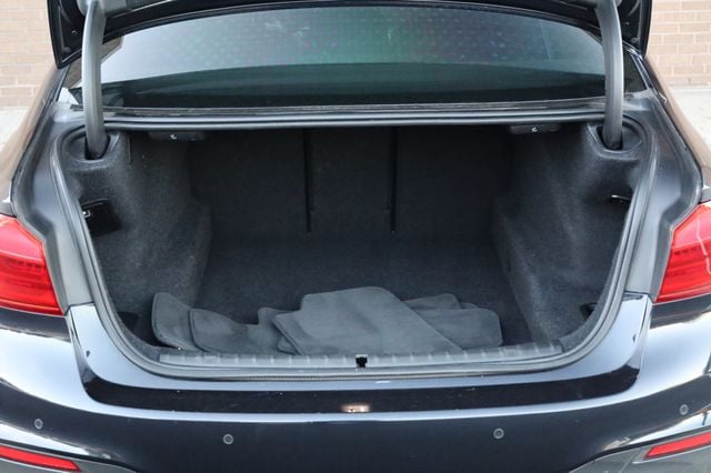 2017 BMW 5 Series 530i - 22946041 - 10