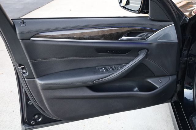 2017 BMW 5 Series 530i - 22946041 - 12