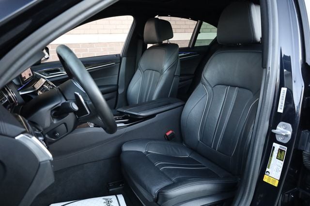 2017 BMW 5 Series 530i - 22946041 - 14