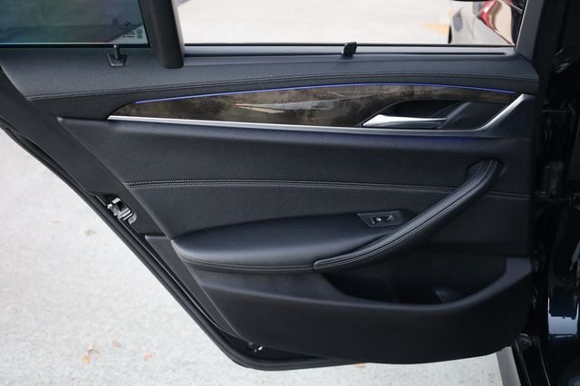 2017 BMW 5 Series 530i - 22946041 - 15