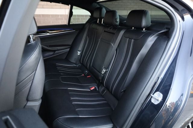 2017 BMW 5 Series 530i - 22946041 - 16