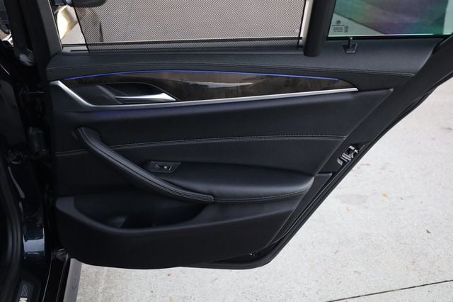 2017 BMW 5 Series 530i - 22946041 - 18