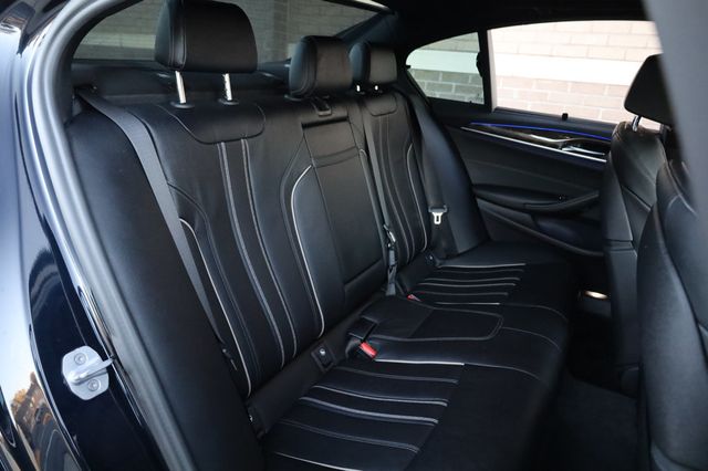 2017 BMW 5 Series 530i - 22946041 - 19