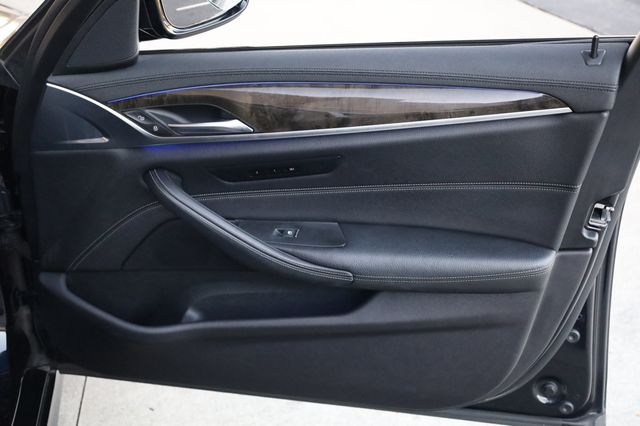 2017 BMW 5 Series 530i - 22946041 - 21