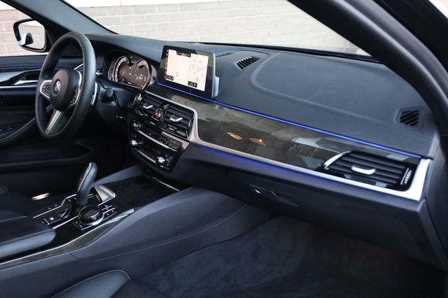 2017 BMW 5 Series 530i - 22946041 - 23