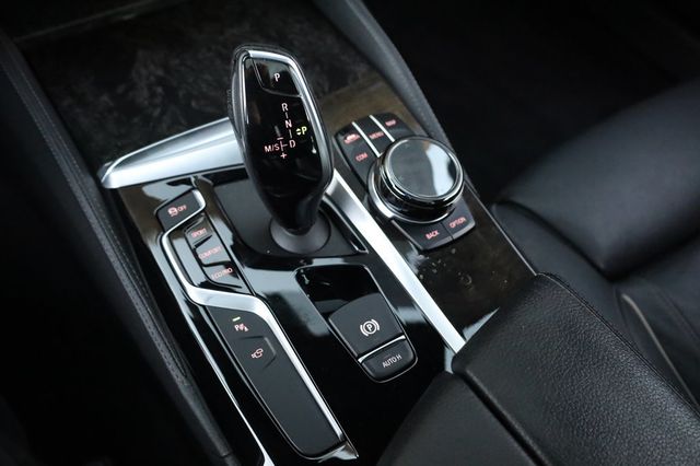 2017 BMW 5 Series 530i - 22946041 - 34