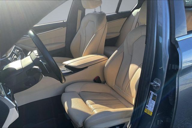 2017 BMW 5 Series 530i - 22994094 - 9