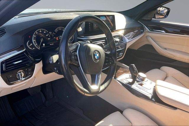 2017 BMW 5 Series 530i - 22994094 - 10