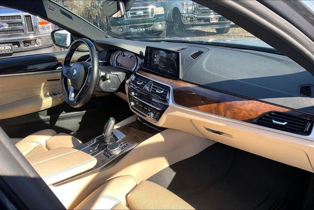 2017 BMW 5 Series 530i - 22994094 - 12