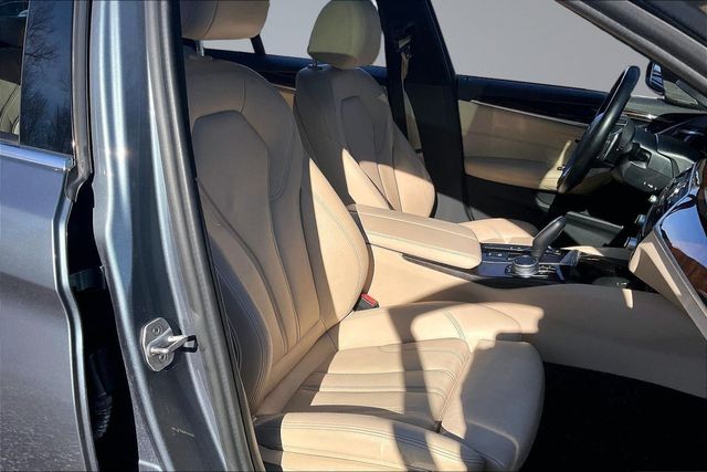 2017 BMW 5 Series 530i - 22994094 - 13