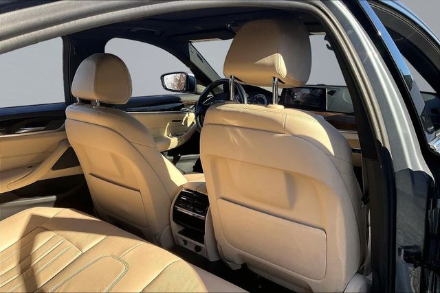 2017 BMW 5 Series 530i - 22994094 - 15