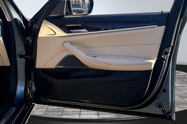 2017 BMW 5 Series 530i - 22994094 - 16