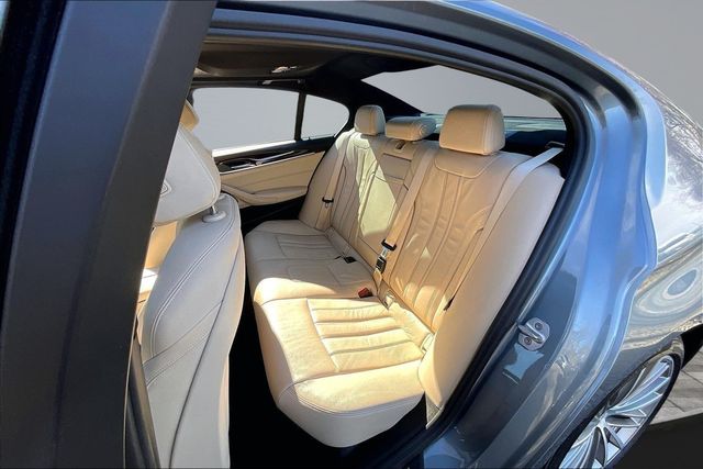 2017 BMW 5 Series 530i - 22994094 - 17