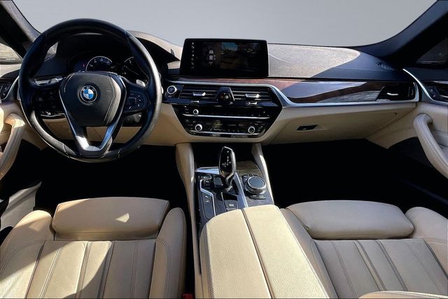2017 BMW 5 Series 530i - 22994094 - 19