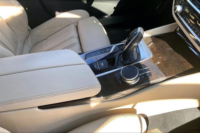 2017 BMW 5 Series 530i - 22994094 - 31