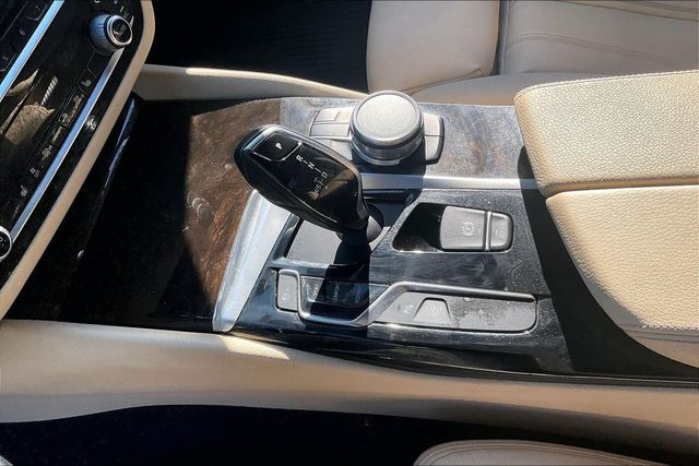 2017 BMW 5 Series 530i - 22994094 - 34