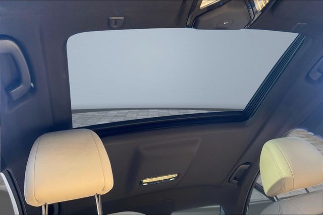 2017 BMW 5 Series 530i - 22994094 - 36