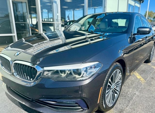 2017 BMW 5 Series 530i xDrive - 22603754 - 9