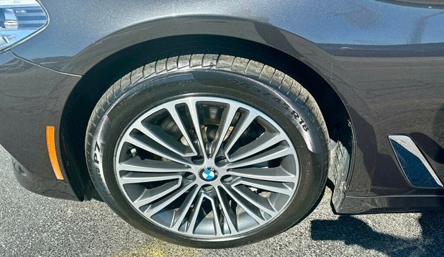 2017 BMW 5 Series 530i xDrive - 22603754 - 43