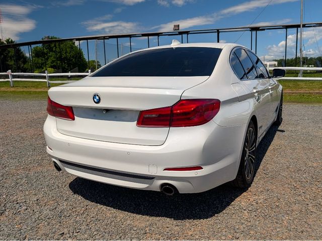 2017 BMW 5 Series 530i xDrive Sedan's photo