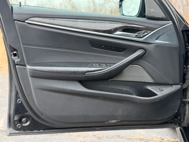 2017 BMW 5 Series 530i xDrive - 22993402 - 17