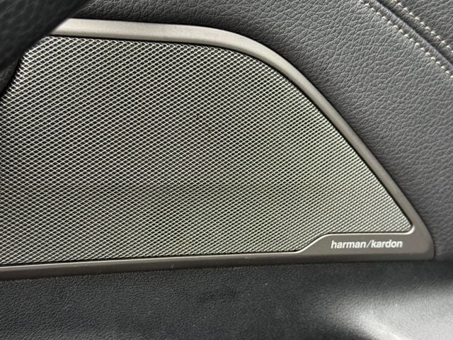 2017 BMW 5 Series 530i xDrive - 22993402 - 18