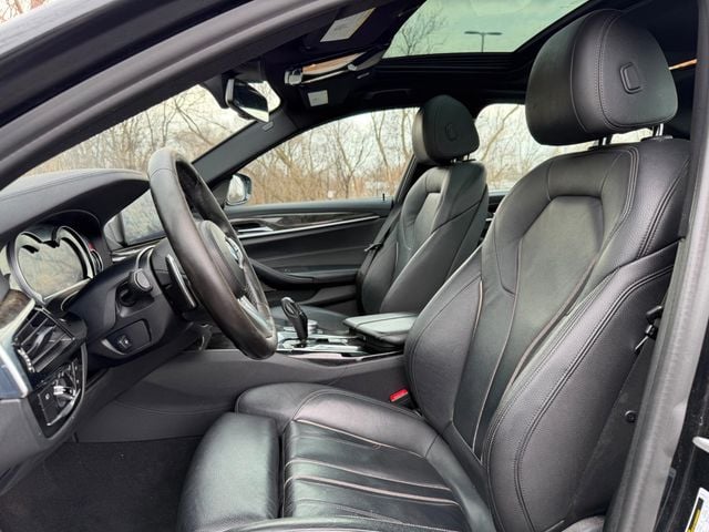 2017 BMW 5 Series 530i xDrive - 22993402 - 19