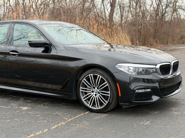 2017 BMW 5 Series 530i xDrive - 22993402 - 4