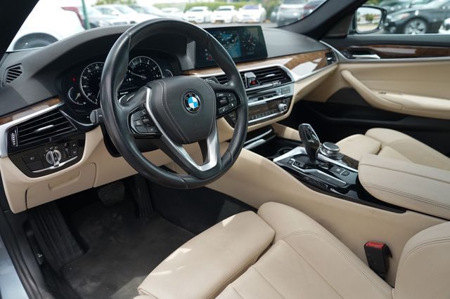 2017 BMW 5 Series 530i xDrive - 23035668 - 9