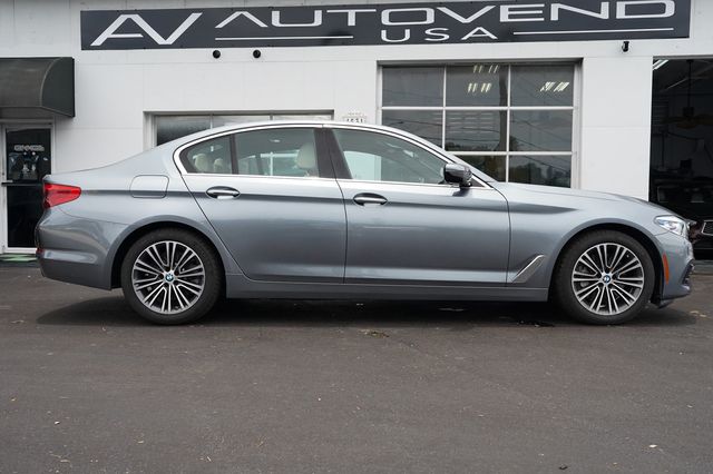 2017 BMW 5 Series 530i xDrive - 23035668 - 16