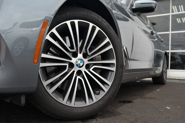 2017 BMW 5 Series 530i xDrive - 23035668 - 28