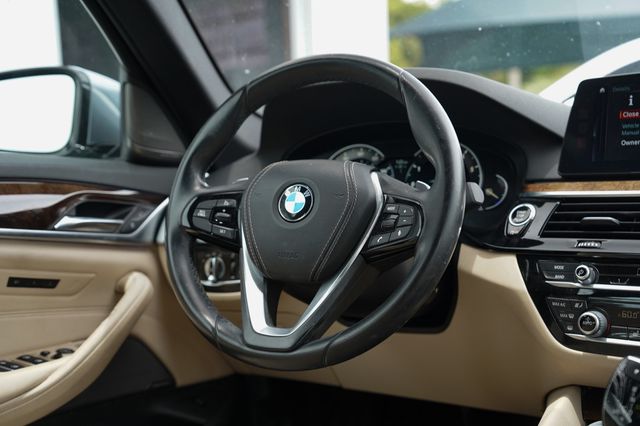2017 BMW 5 Series 530i xDrive - 23035668 - 31