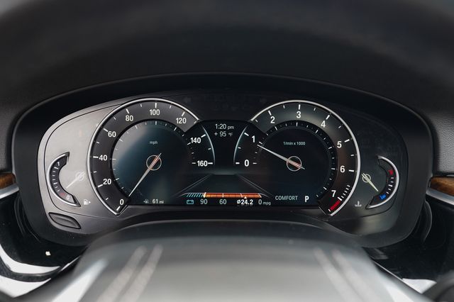 2017 BMW 5 Series 530i xDrive - 23035668 - 32