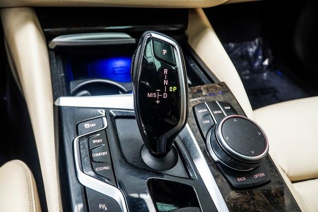 2017 BMW 5 Series 540i - 22910238 - 17