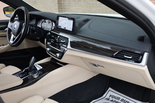 2017 BMW 5 Series 540i - 22947449 - 25