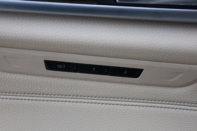 2017 BMW 5 Series 540i - 22947449 - 32