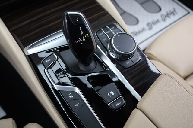 2017 BMW 5 Series 540i - 22947449 - 40