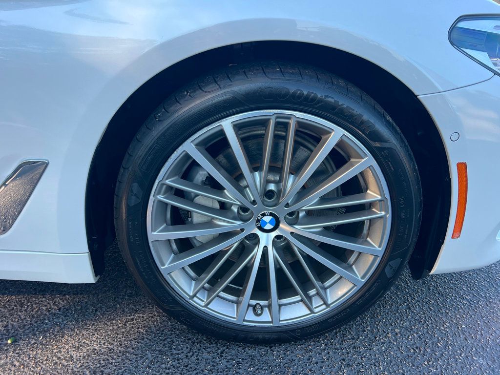 2017 BMW 5 Series 540i - 22612793 - 36