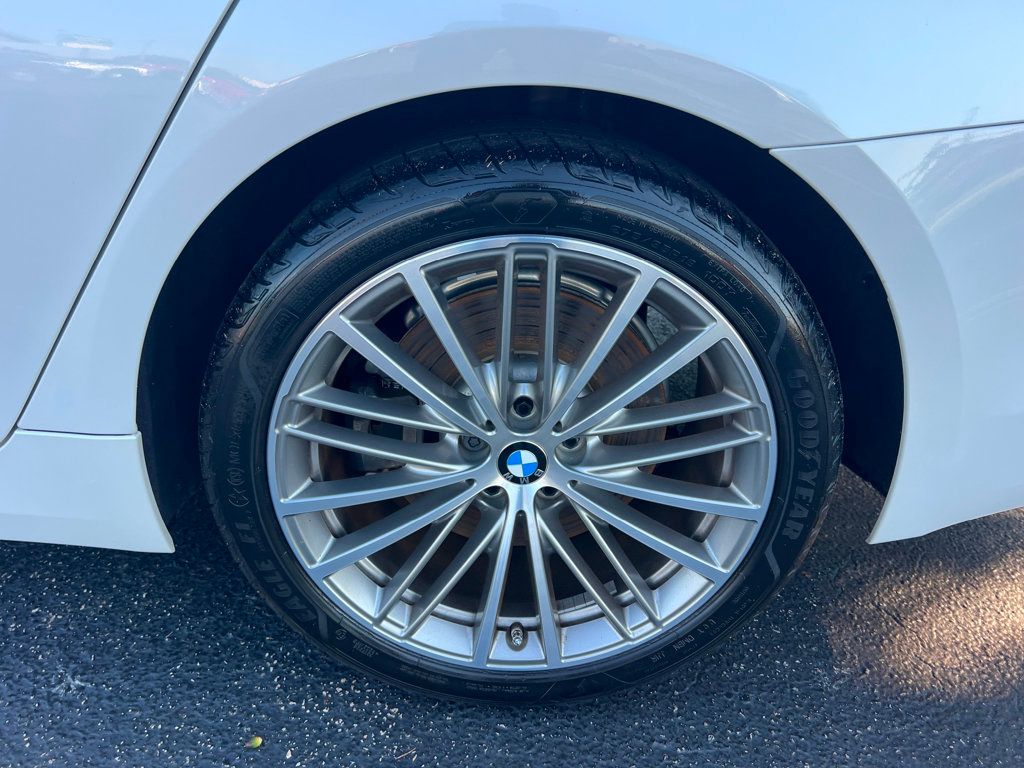 2017 BMW 5 Series 540i - 22612793 - 38