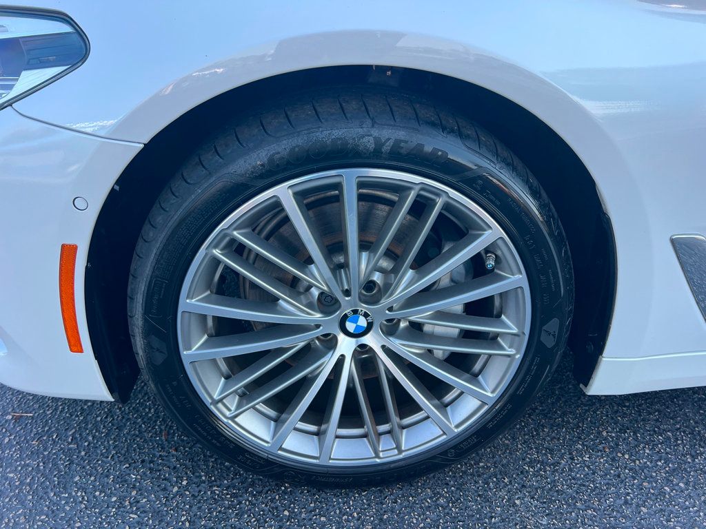 2017 BMW 5 Series 540i - 22612793 - 39