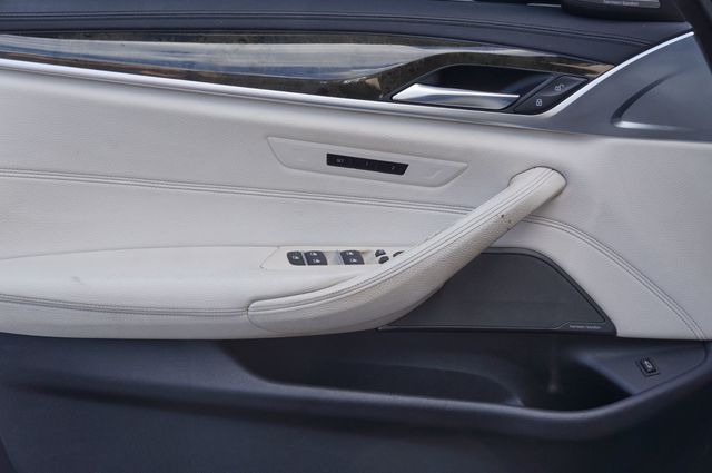 2017 BMW 5 Series 540i M Sport - 23082861 - 14