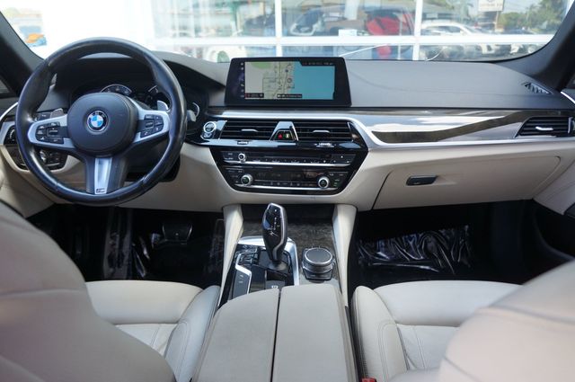 2017 BMW 5 Series 540i M Sport - 23082861 - 24