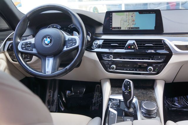 2017 BMW 5 Series 540i M Sport - 23082861 - 25