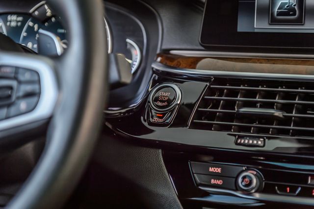 2017 BMW 5 Series 540i M SPORT - NAV - BACKUP CAM - BLUETOOTH - MUST SEE - 22994316 - 26