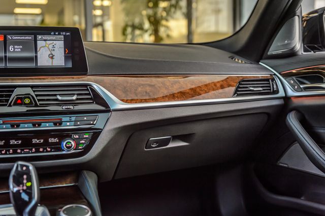 2017 BMW 5 Series 540i M SPORT - NAV - BACKUP CAM - BLUETOOTH - MUST SEE - 22994316 - 33