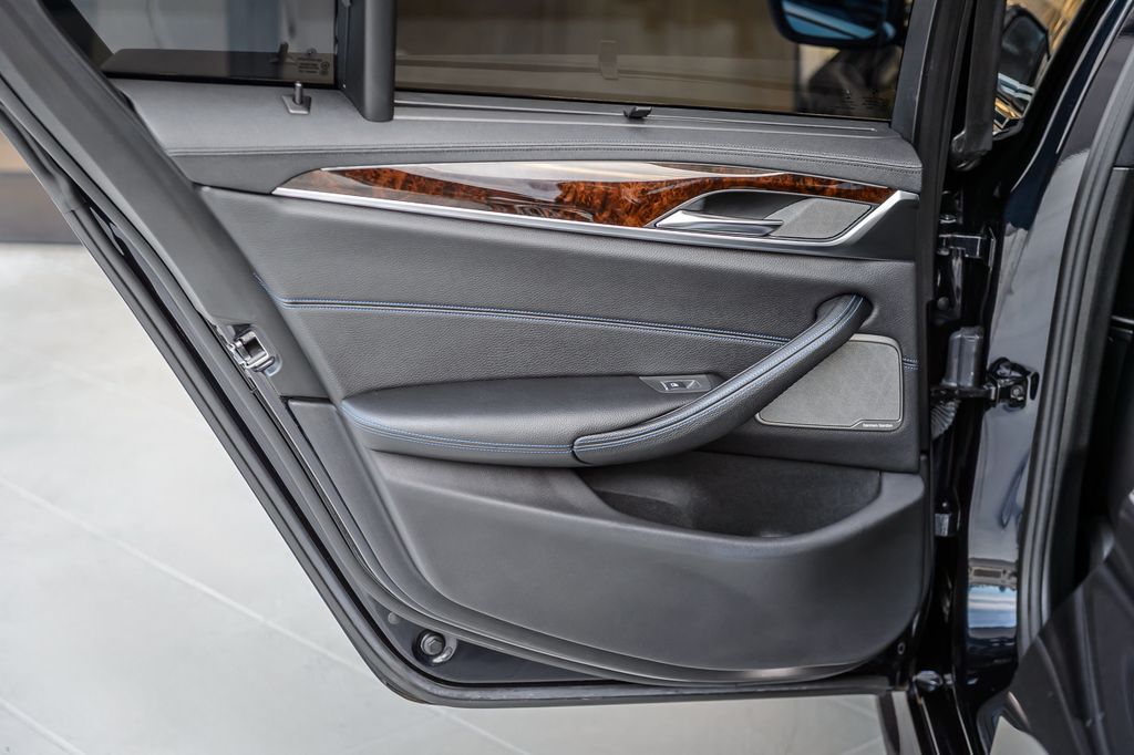 2017 BMW 5 Series 540i M SPORT - NAV - BACKUP CAM - BLUETOOTH - MUST SEE - 22994316 - 50